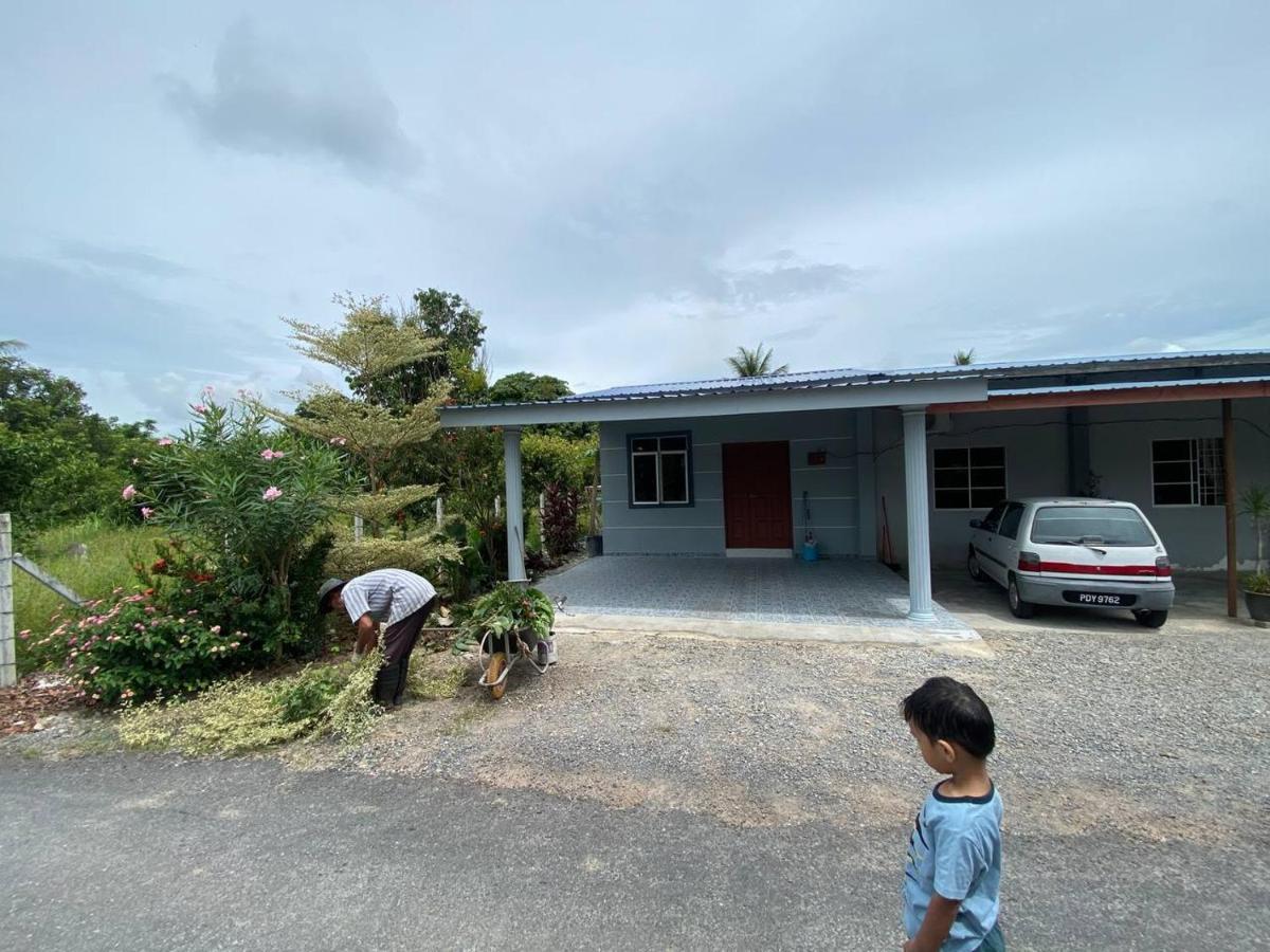 Makndak Roomstay Arau Esterno foto